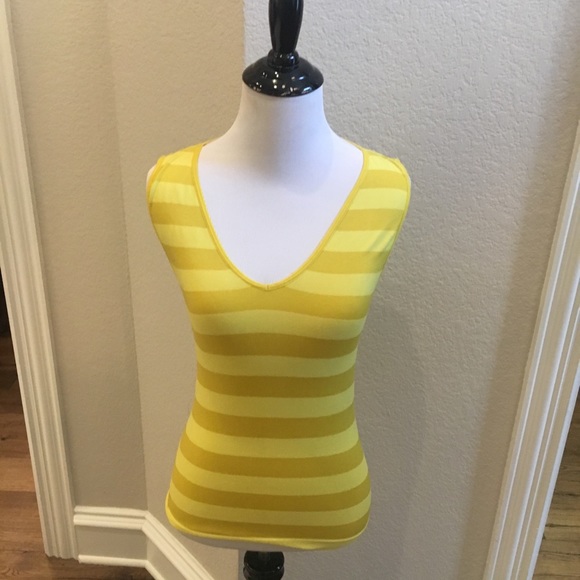 BCBGMAXAZRIA Mustard striped V top- Size:OS - Picture 5 of 10